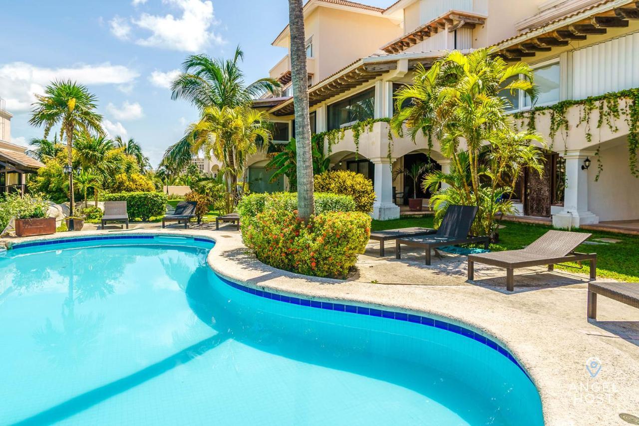 Сasa de vacaciones Oceanside Townhome A Block To Beach Plus 3 Pools Onsite *