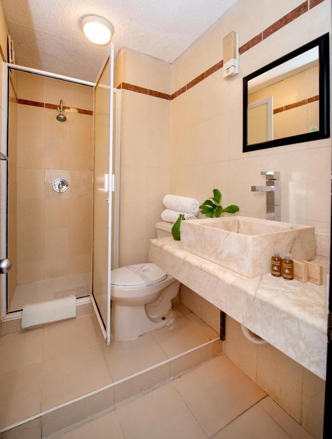 Oceanfront White For Families Apartamento