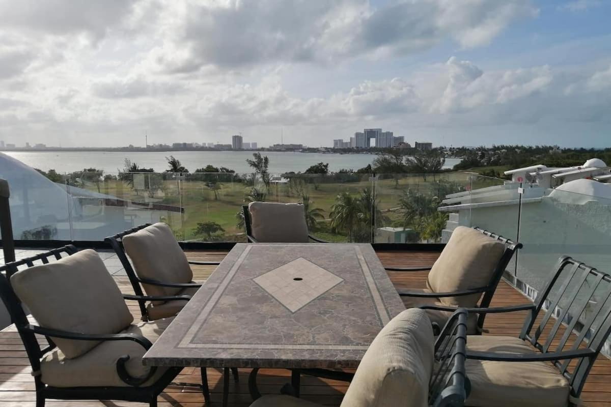 Big Penthouse With Amazing View, Private Rooftop & Jacuzzi Apartamento