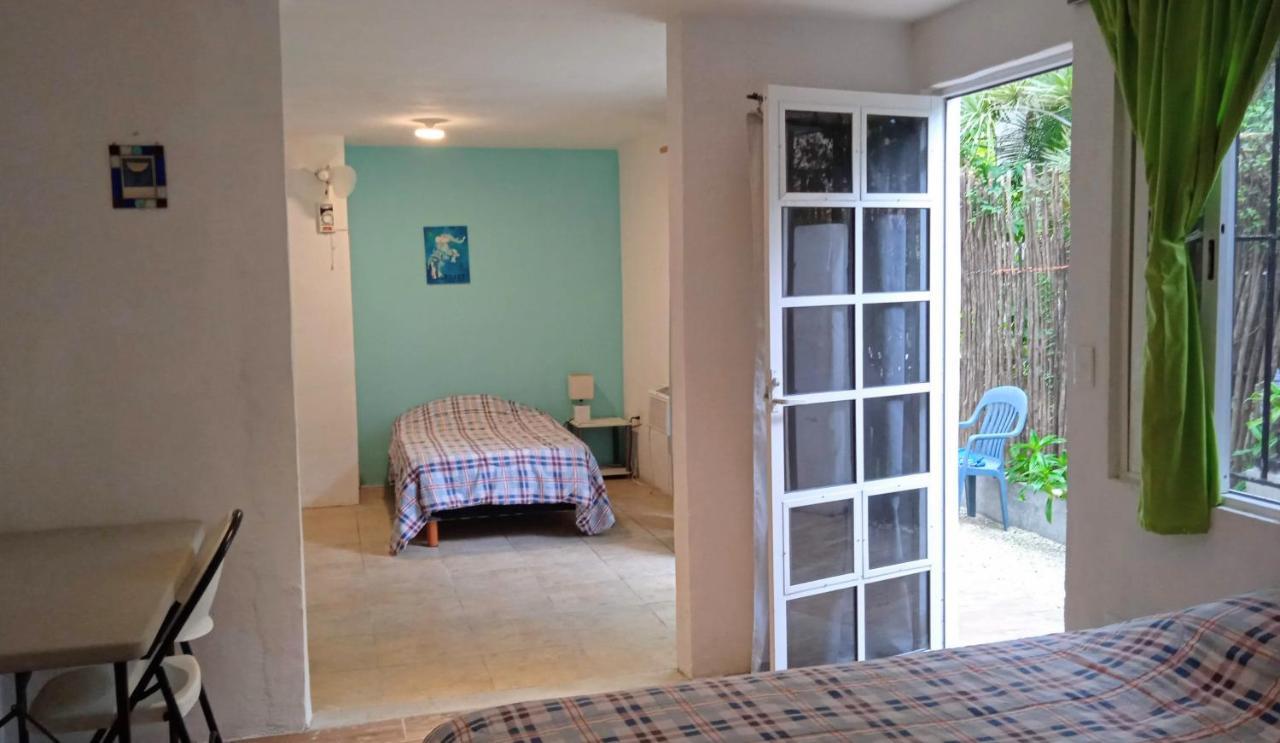 In Guest - Triple Room, Private Bathroom, A A, Wi-fi 50 Mbps In The Center Of Pensión