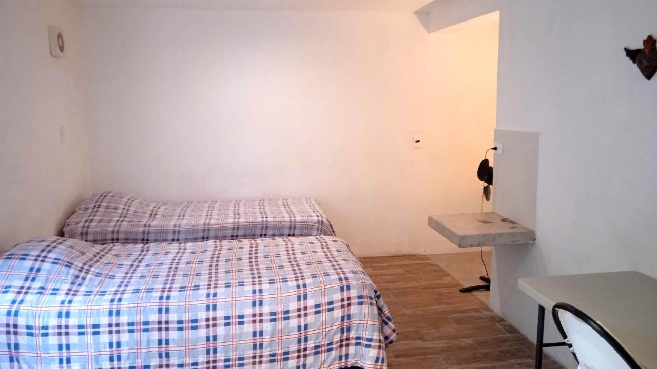 In Guest - Triple Room, Private Bathroom, A A, Wi-fi 50 Mbps In The Center Of * Cancún