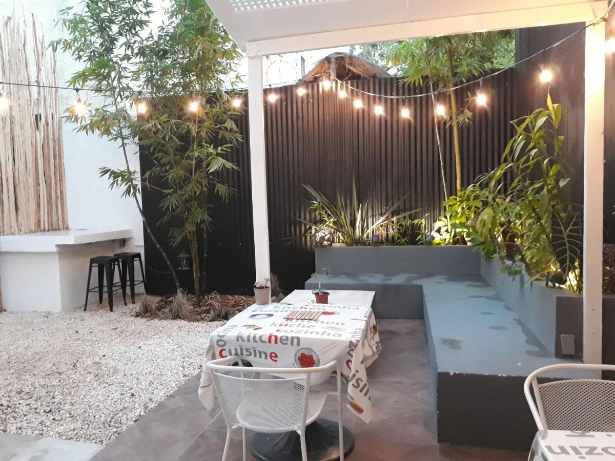 In Guest - Triple Room, Private Bathroom, A A, Wi-fi 50 Mbps In The Center Of Cancún
