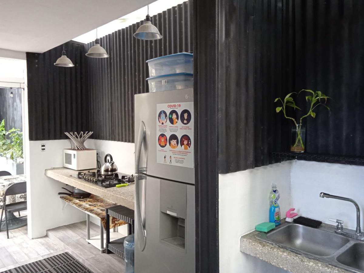 In Guest - 2, Private Bathroom, A C, Wi-fi 50 Mbps In Downtown