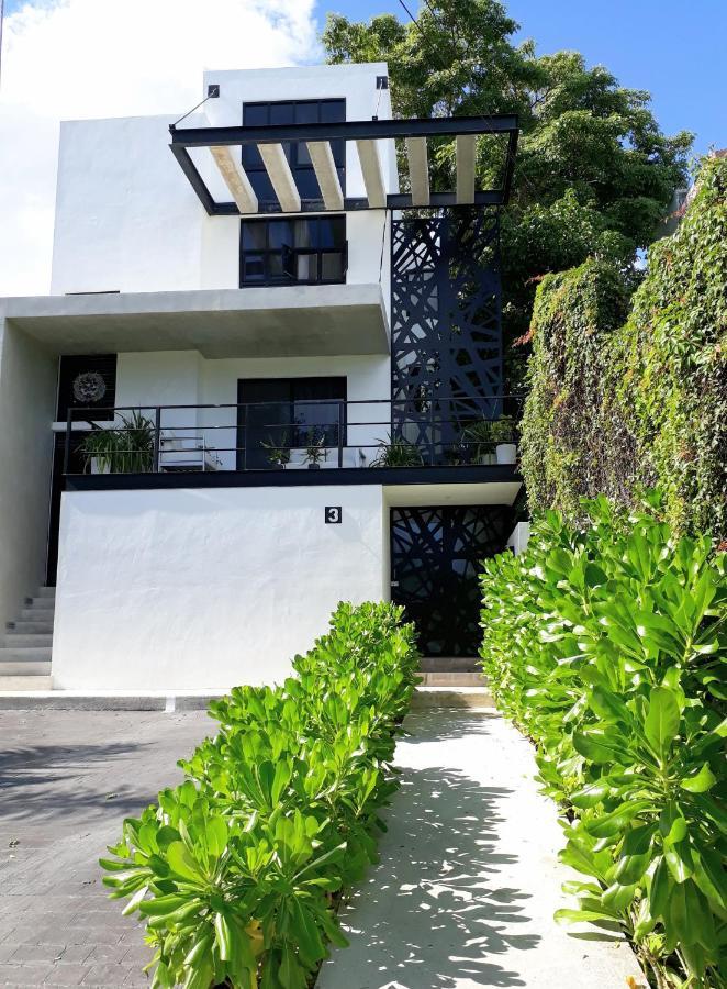 In Guest - 2, Private Bathroom, A C, Wi-fi 50 Mbps In Downtown * Cancún