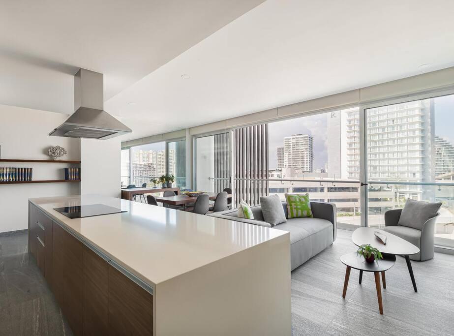Oceanview 3 Bedroom Condo, Rooftop Pool&jacuzzi, Beach! Apartment