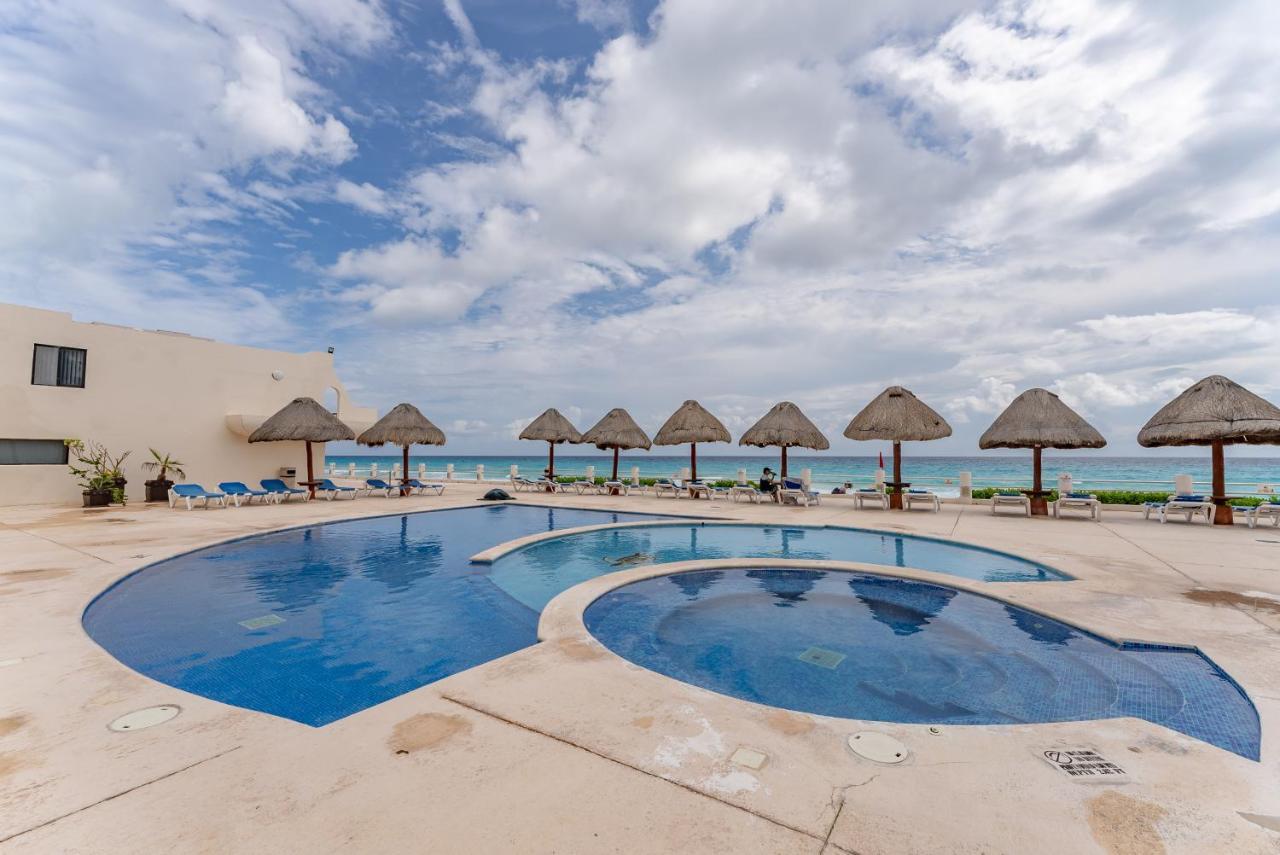 Sparkling Ocean View In Cancún