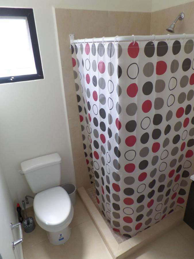 One Night A Shared Apartament - Airport Habitación en casa particular *
