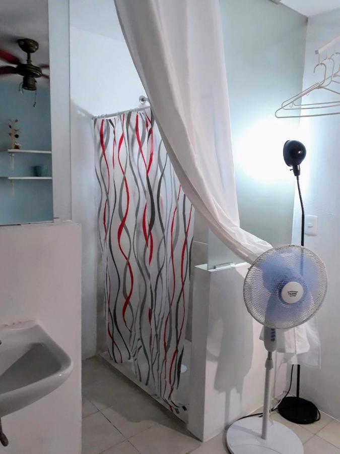 In Guest - Low Budget Small Room, With Wi-fi Private Bathroom At Downtown Cancún