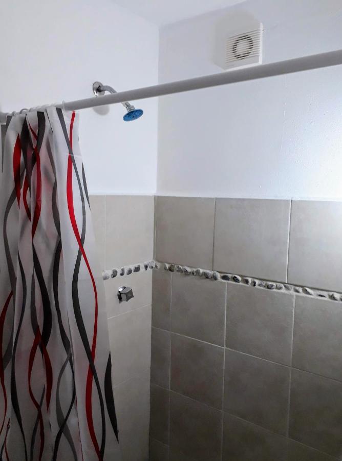 In Guest - Low Budget Small Room, With Wi-fi Private Bathroom At Downtown * Cancún
