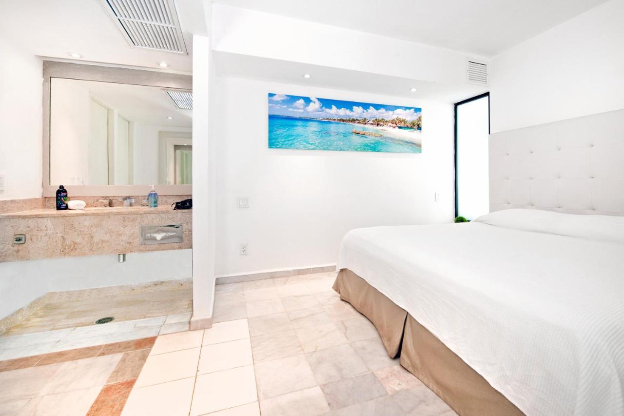 In Prime Location 3 Pools Cancún