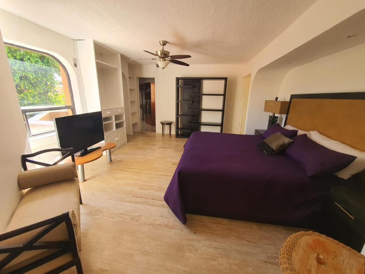 1 In Zona Hotelera