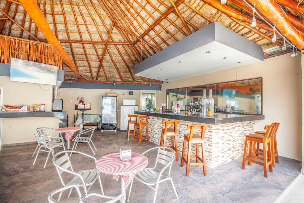 Oceanside - Stunning Views, Ideal Location Apartamento
