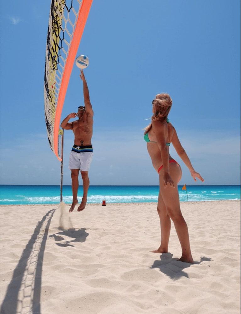 Oasis Palm Resort Cancún