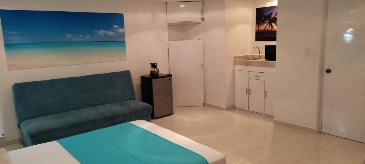 Caribbean Turquoise With Access To The Apartment Cancun