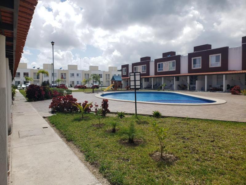 Descanso y diversión en privadas turquesa. Casa con alberca y terraza, Ven y disfruta. Cancún