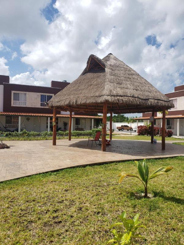 Descanso y diversión en privadas turquesa. Casa con alberca y terraza, Ven y disfruta. *