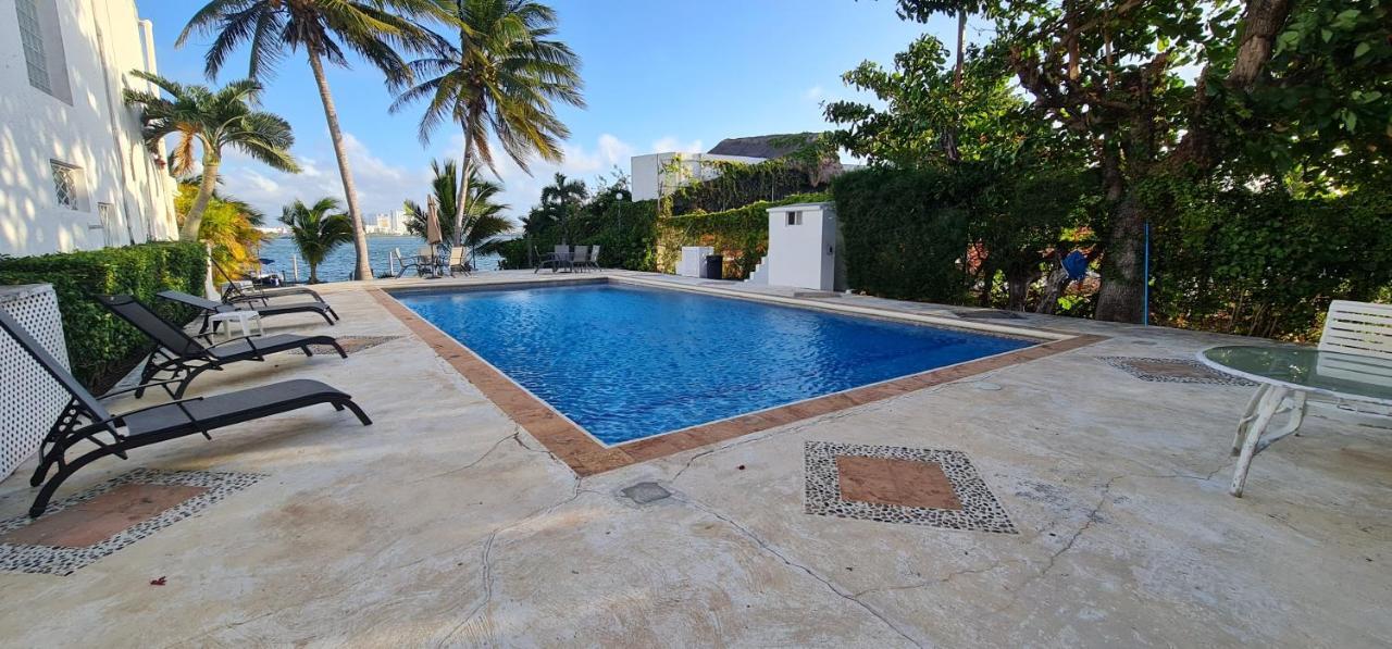 Chloe. Modern 4 House With Pool Villa Cancún