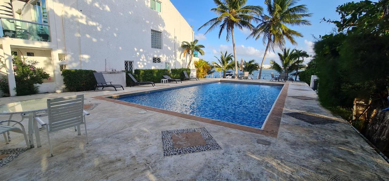 Villa Chloe. Modern 4 House With Pool