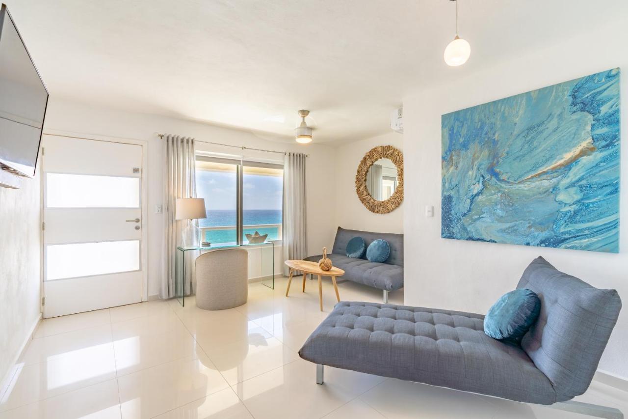Ocean View Three Bedroom, Three Story Penthouse By The Cancún