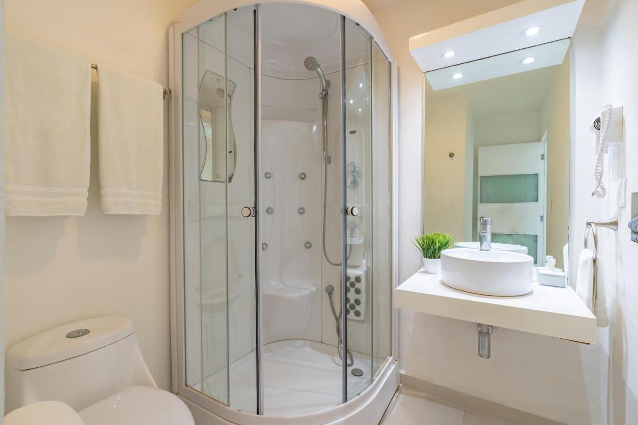 Ocean View Three Bedroom, Three Story Penthouse By The * Cancún