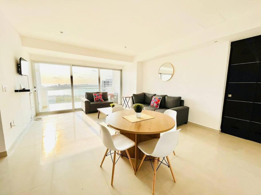 Amazing View 2 Bedroom Apto,5 Min To Hz,malldownstairs Ny1601 Apartamento Cancún