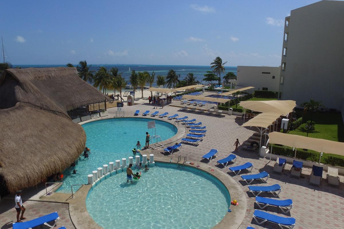Aquamarina Resort