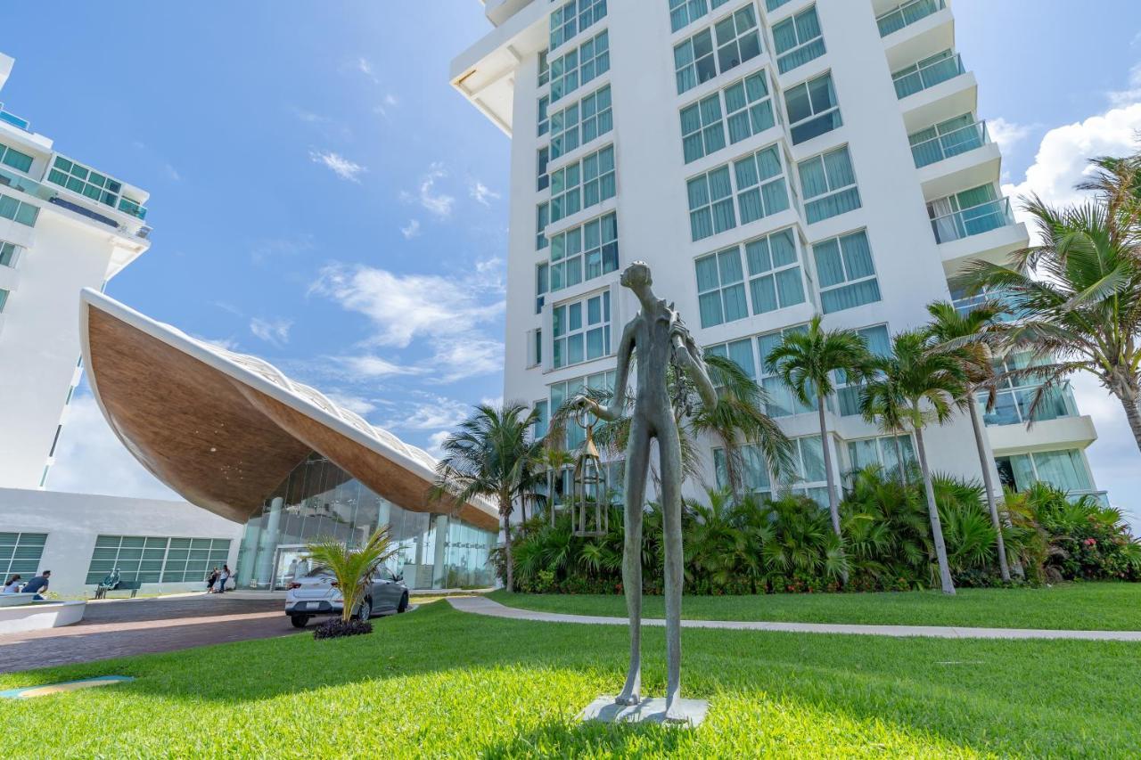 Beachfront Deluxe -best Ocean View, With Beach, Gym And *