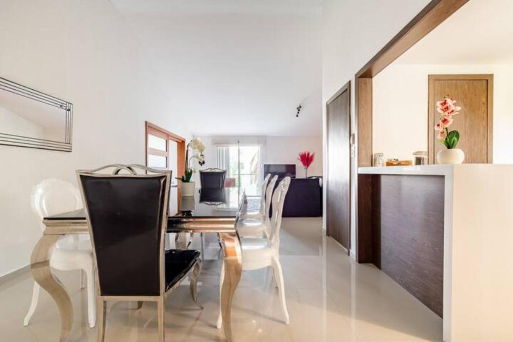 Chloe. Modern 4 House With Pool Villa
