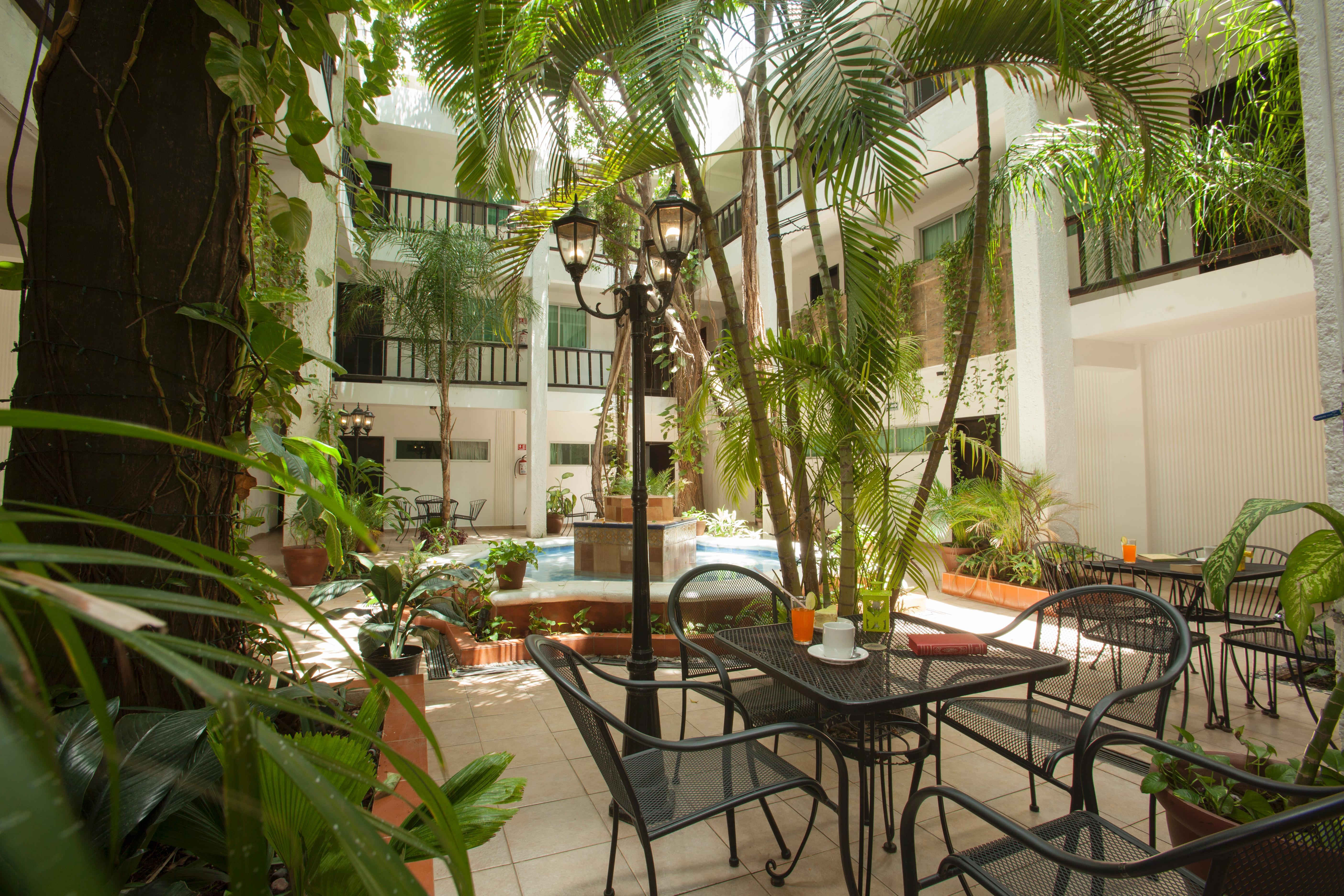 Colonial Hotel Cancún