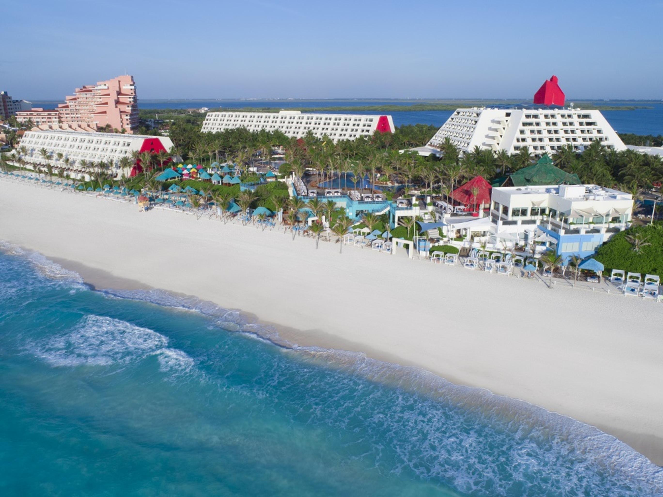 The Pyramid By Oasis Cancún