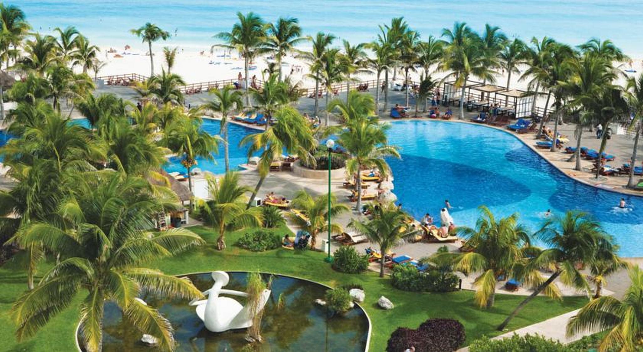 Resort The Pyramid By Oasis