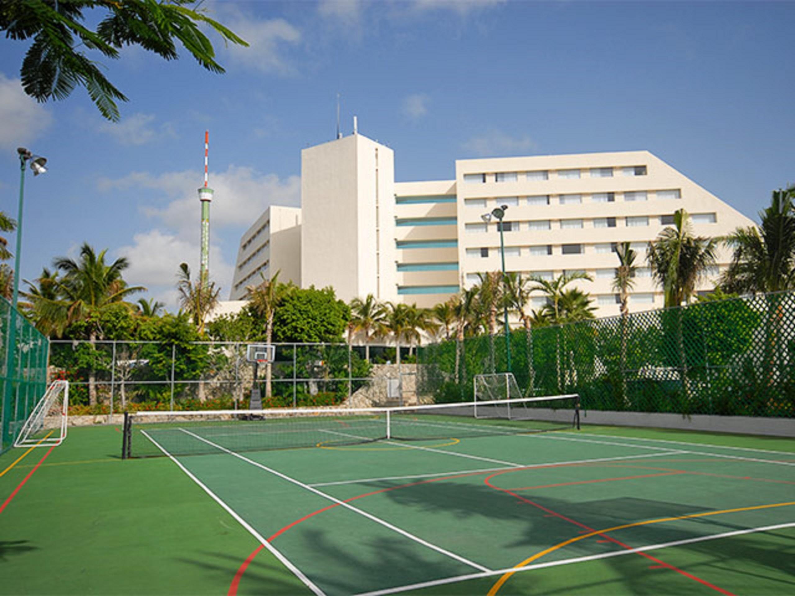 Oasis Palm Resort Cancún