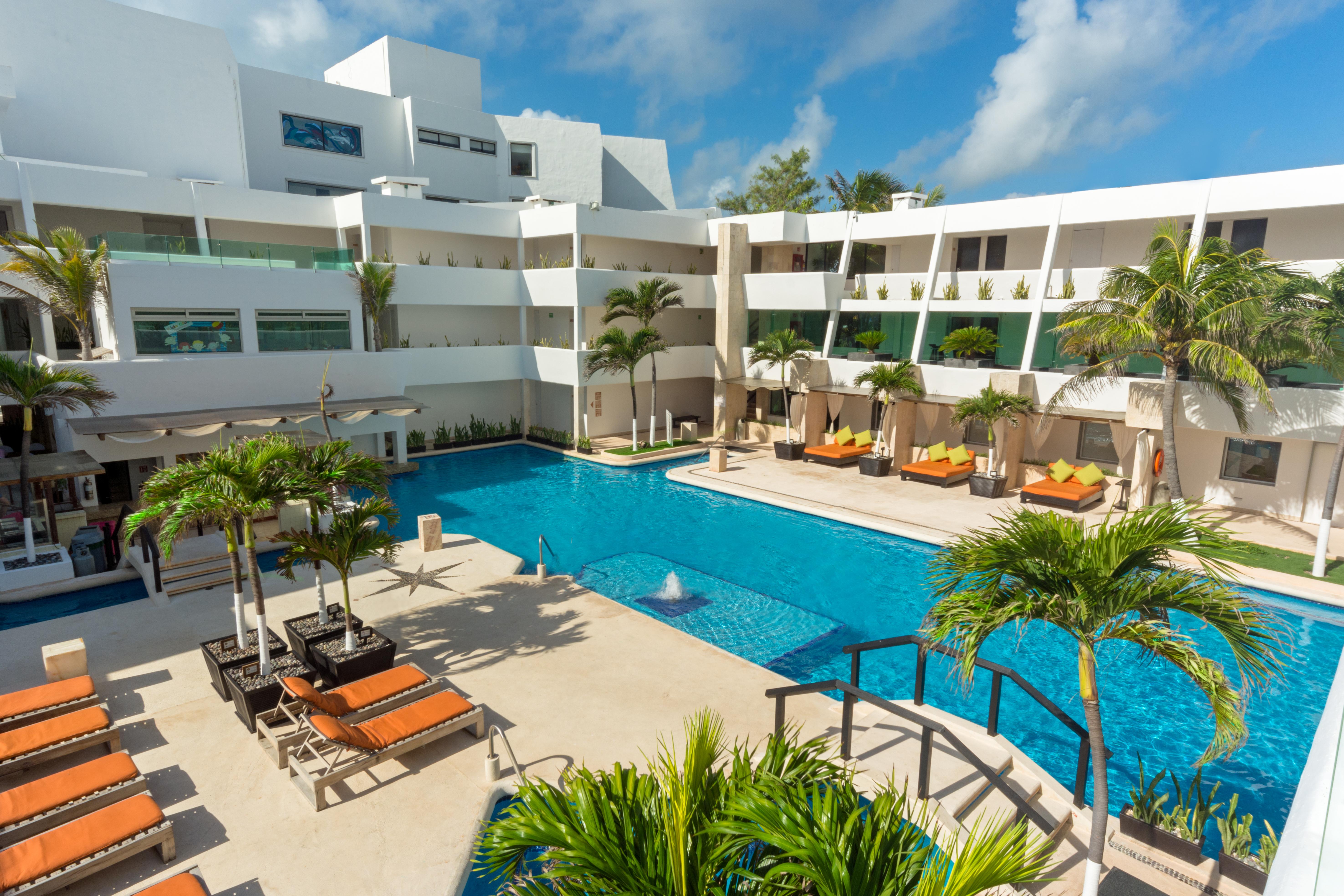 Flamingo Hotel Cancún