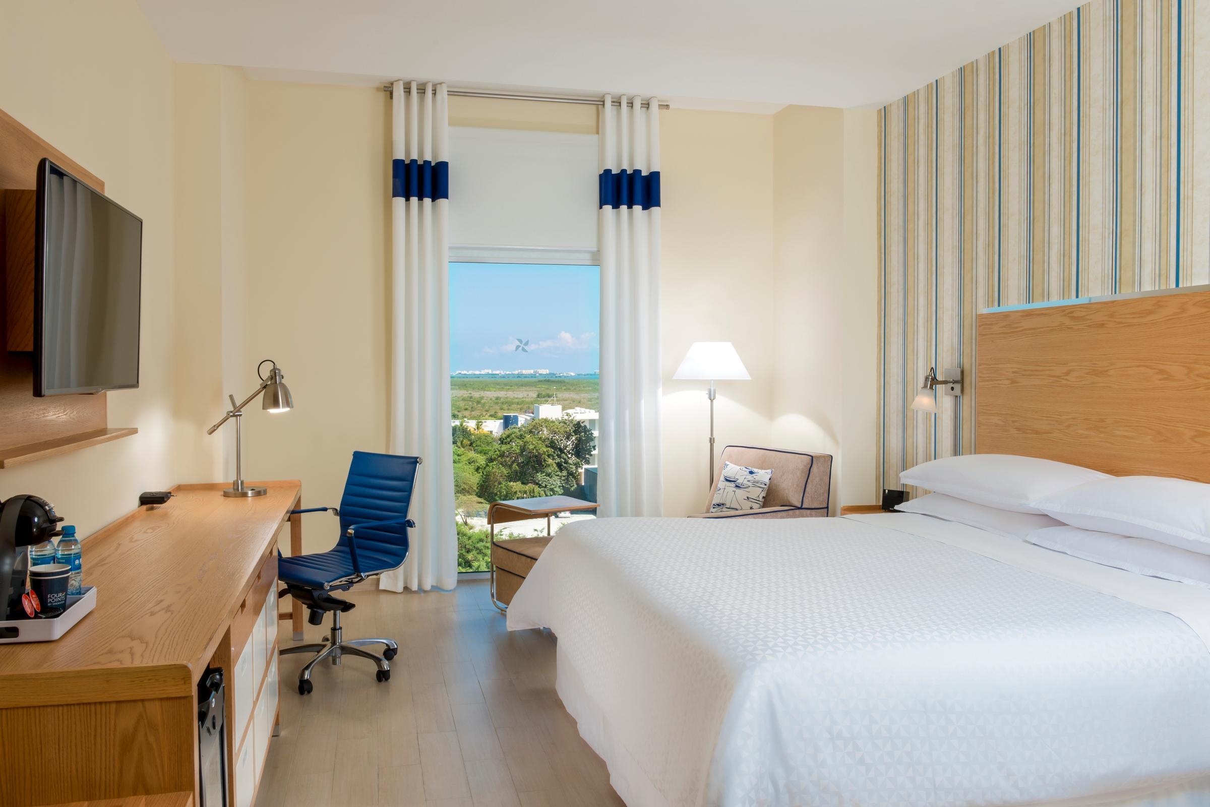 Four Points By Sheraton Centro 4*