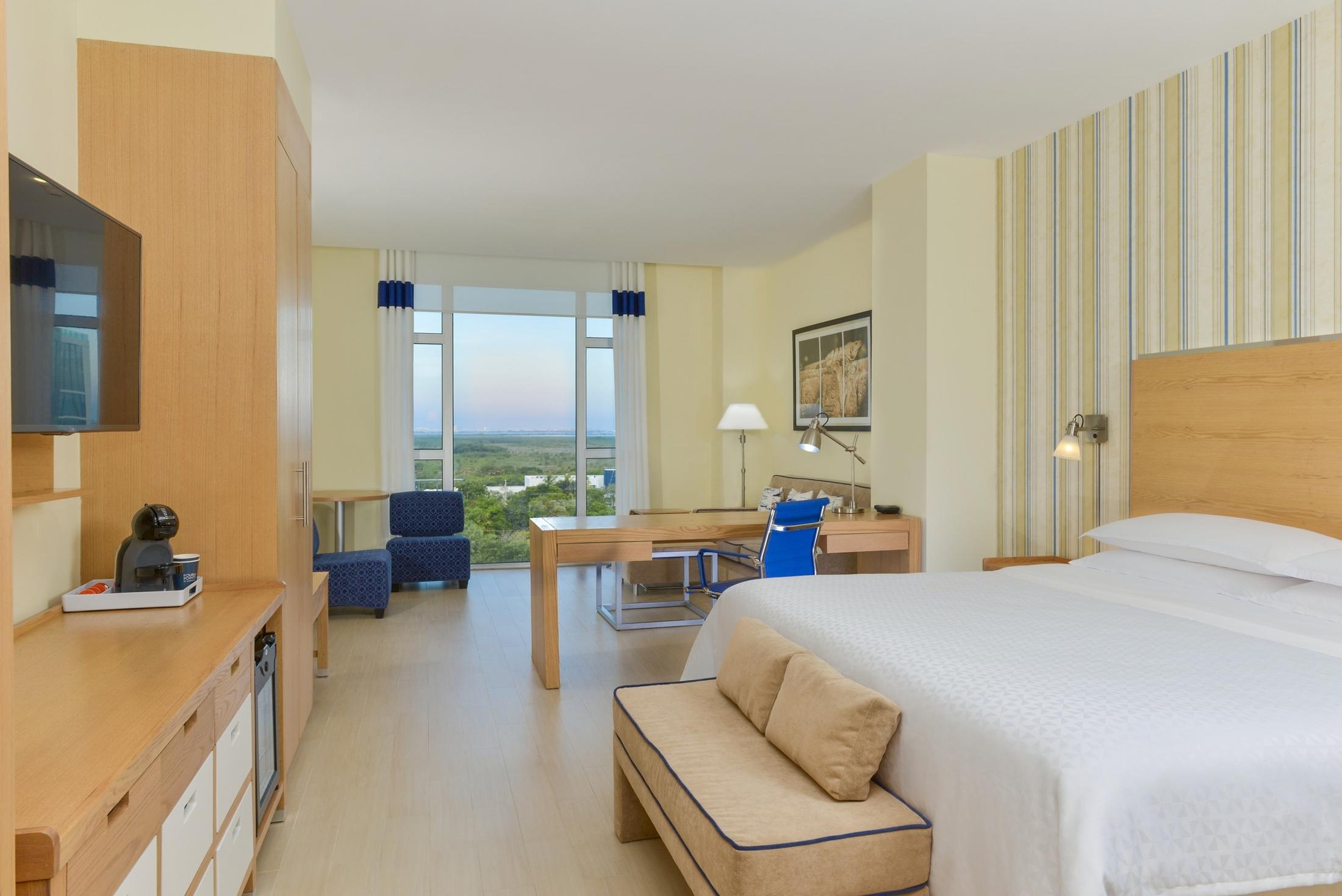 Four Points By Sheraton Centro 4*