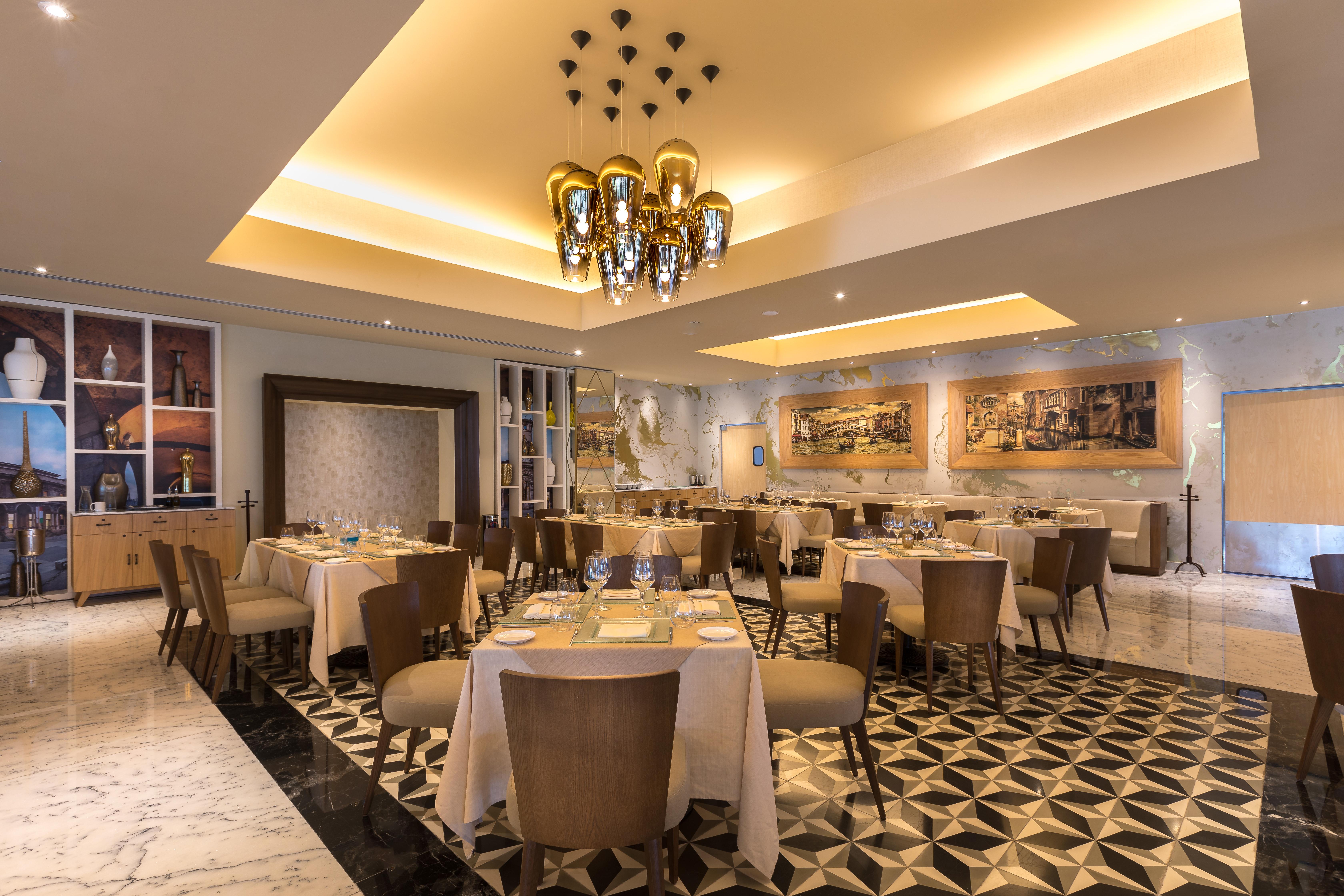 Moon Palace -