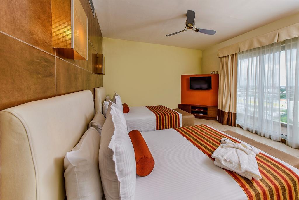 Hotel Krystal Urban Centro 4*