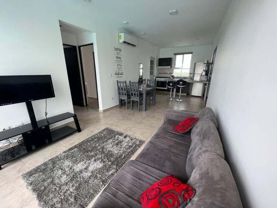Apartamento лагуна. прохладная. с бассейном, 15 мин от моря Cancún