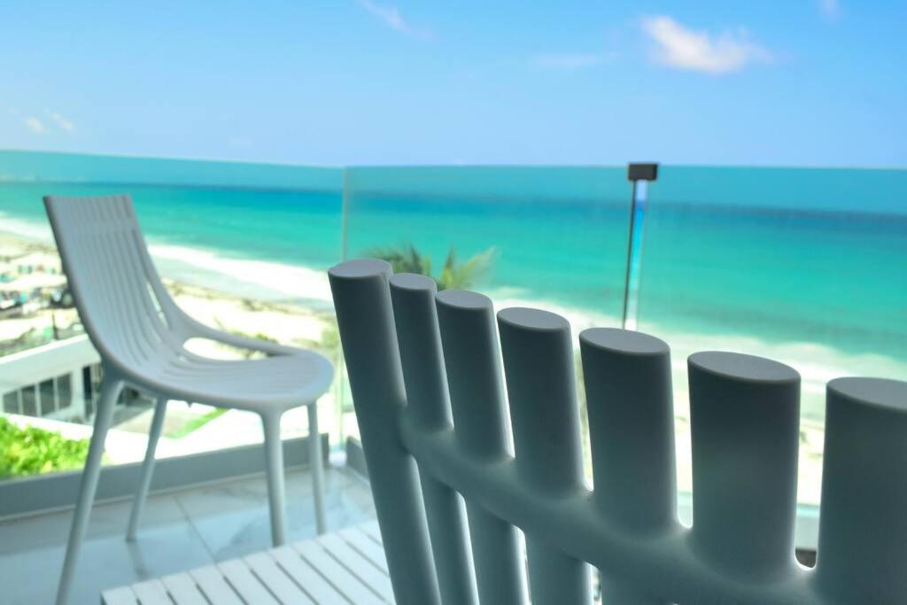 Exclusive On The Beach, Minimalist, Gym, Pool, Jacuzzi, Balcony * Cancun