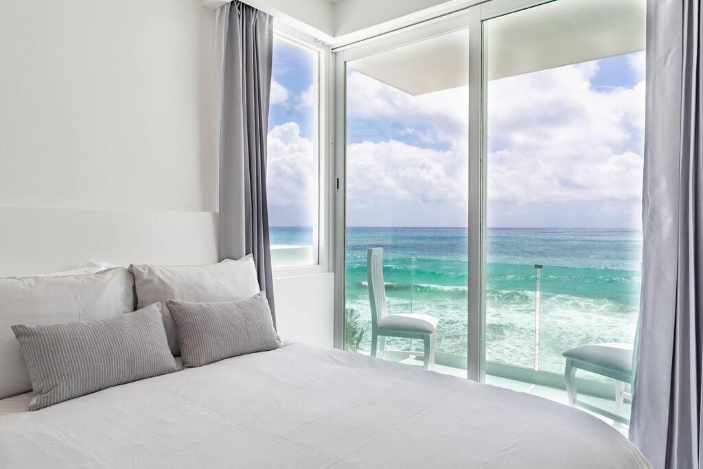 Exclusive On The Beach, Minimalist, Gym, Pool, Jacuzzi, Balcony * Cancun
