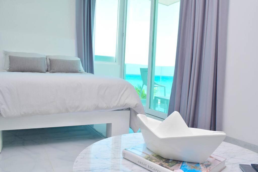Exclusive On The Beach, Minimalist, Gym, Pool, Jacuzzi, Balcony *