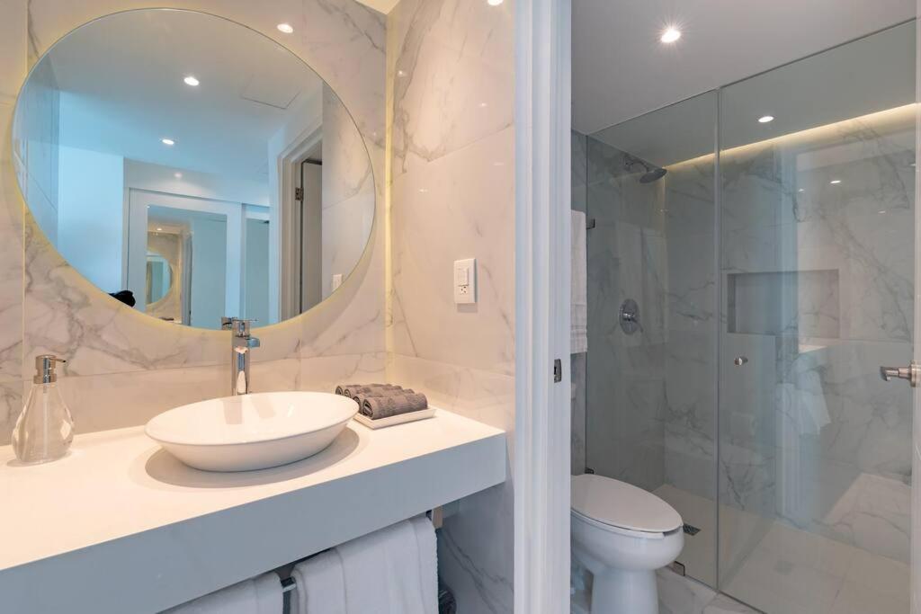 Apartment Exclusive On The Beach, Minimalist, Gym, Pool, Jacuzzi, Balcony Cancun