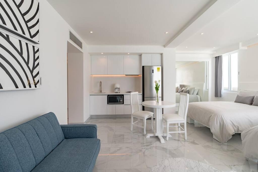 Exclusive On The Beach, Minimalist, Gym, Pool, Jacuzzi, Balcony Cancun