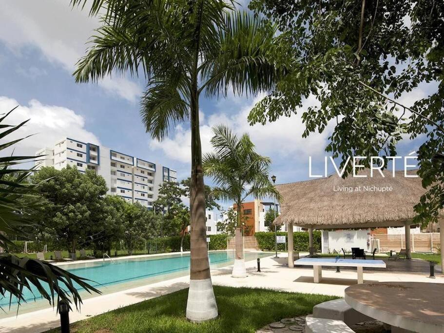 Apartamento Hermoso Piscina, Céntrico, área Libre.