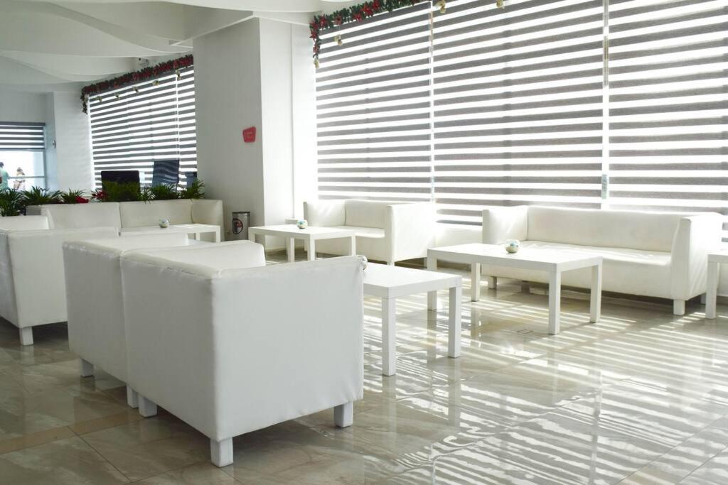 Lovely At The Beach, Stunning Ocean View #1209 Apartment *