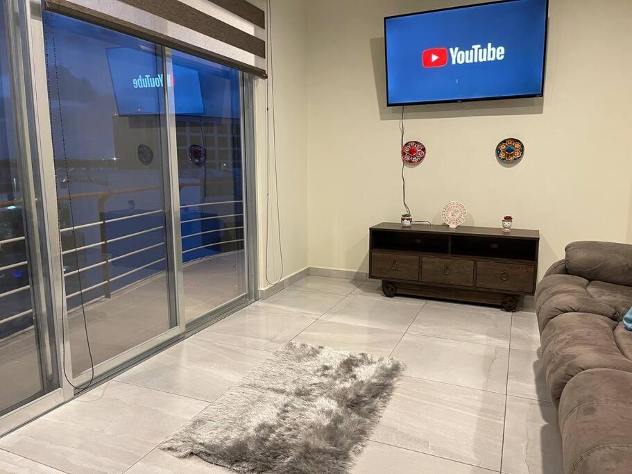 2 Bedroom Condo, Pool, Great Wifi & Tvs Cancún