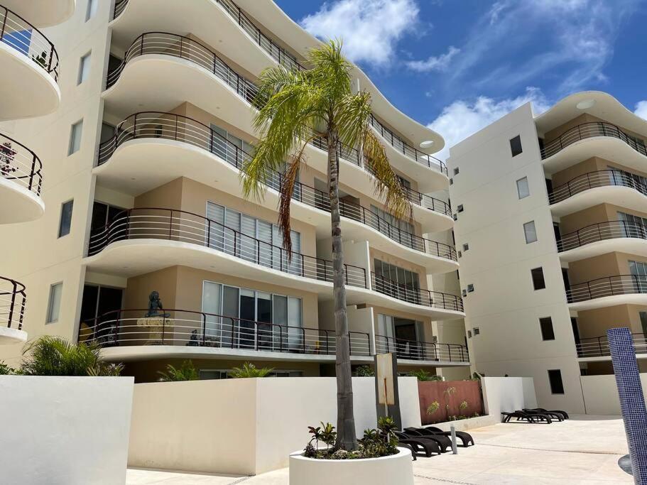 2 Bedroom Condo, Pool, Great Wifi & Tvs Cancún