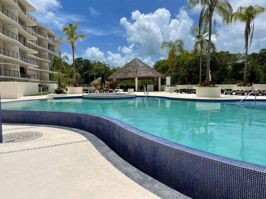 2 Bedroom Condo, Pool, Great Wifi & Tvs * Cancún
