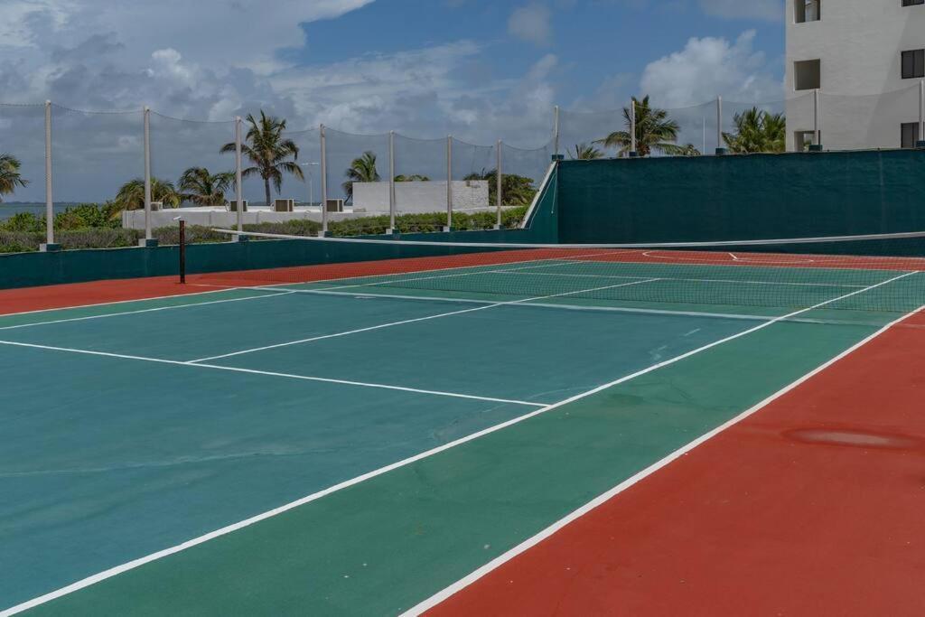 Apartment Exclusive On The Beach, Minimalist, Gym, Pool, Jacuzzi, Balcony Cancun