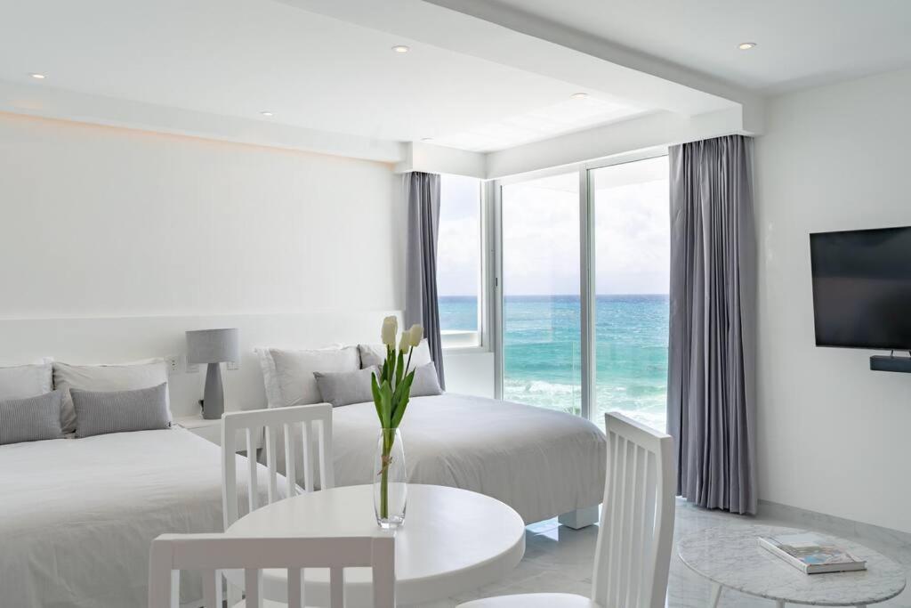 Apartment Exclusive On The Beach, Minimalist, Gym, Pool, Jacuzzi, Balcony Cancun
